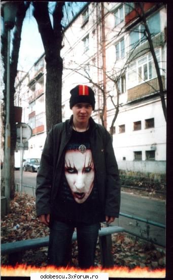 yo la 14 ani :p mortal nu? poze...